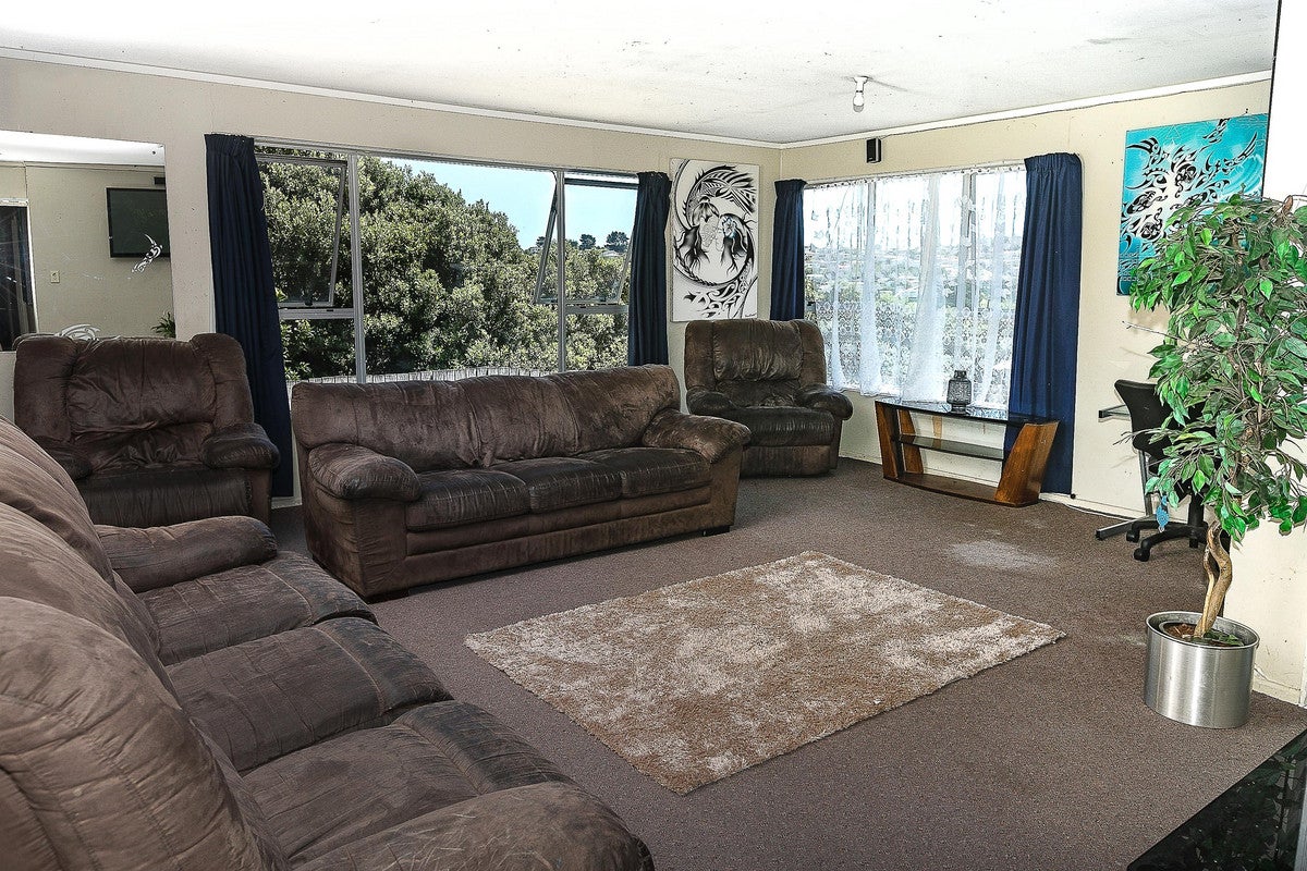 4 Bobstay Lane, Whitby, Porirua - Carousel 2