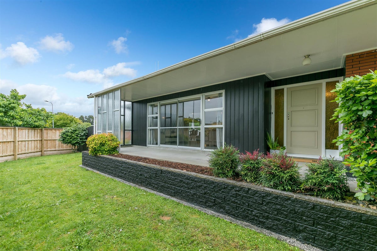 7 Hooker Avenue, Chedworth, Hamilton - Carousel 2
