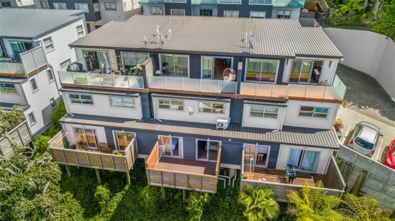 10/8 Wilk Lane, Browns Bay, Auckland - Carousel 1