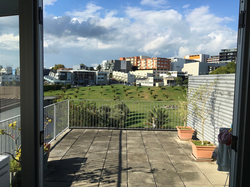 33P Charlotte Street, Eden Terrace, Auckland - Carousel 1