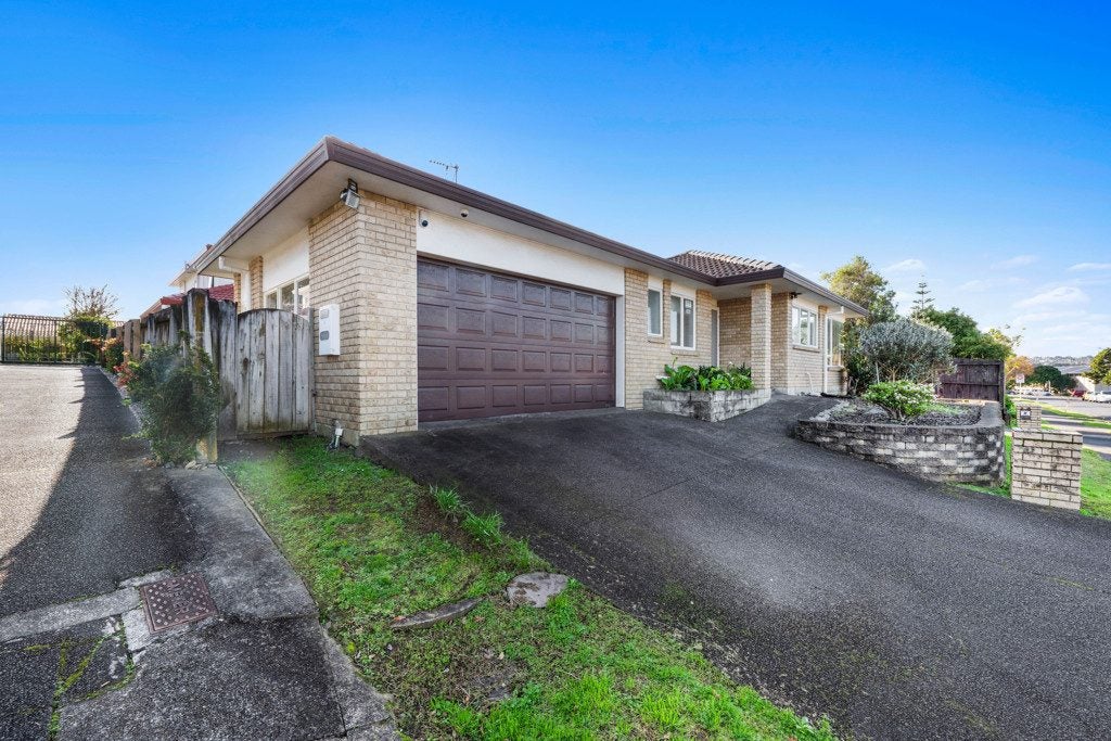 1/15 Penruddocke Road, Half Moon Bay, Auckland - Carousel 19