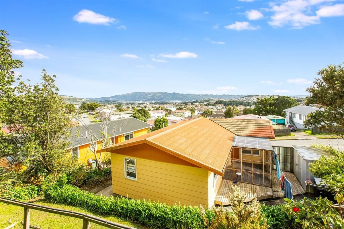 88 Arahura Crescent, Waitangirua, Porirua - Carousel 13