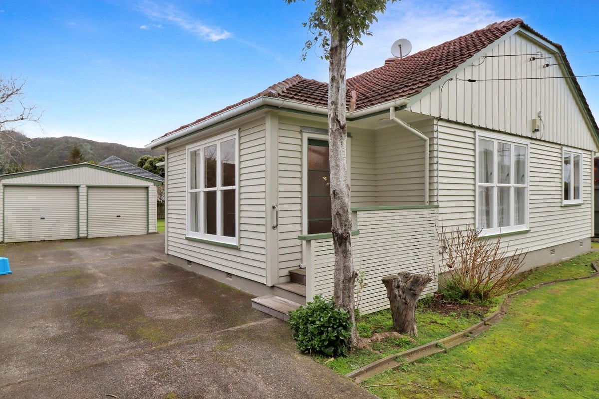 994 Taita Drive, Taita, Lower Hutt - Carousel 2