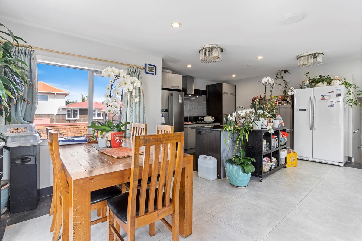 17 Vodanovich Road, Te Atatu South, Auckland - Carousel 32