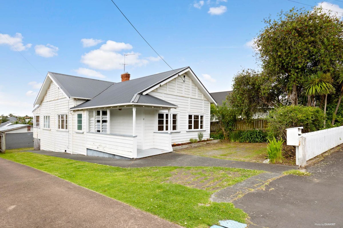 32 William Bond Street, Stanley Point, Auckland - Carousel 1