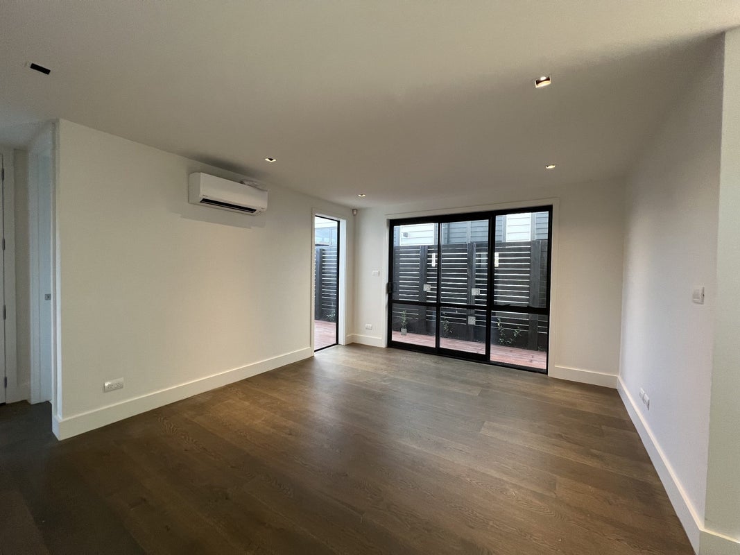 11B Markham Place, Bucklands Beach, Auckland - Carousel 2