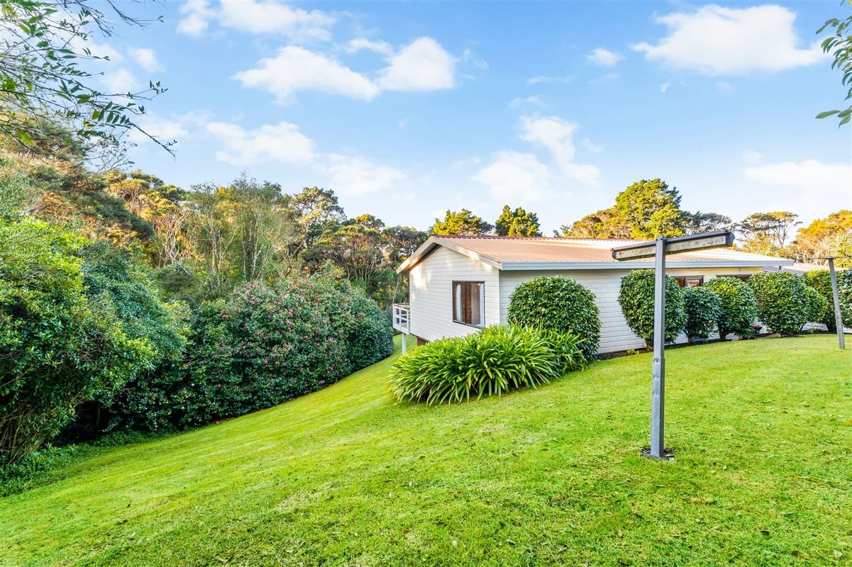 14 Chardon Place, Henderson, Auckland - Carousel 21