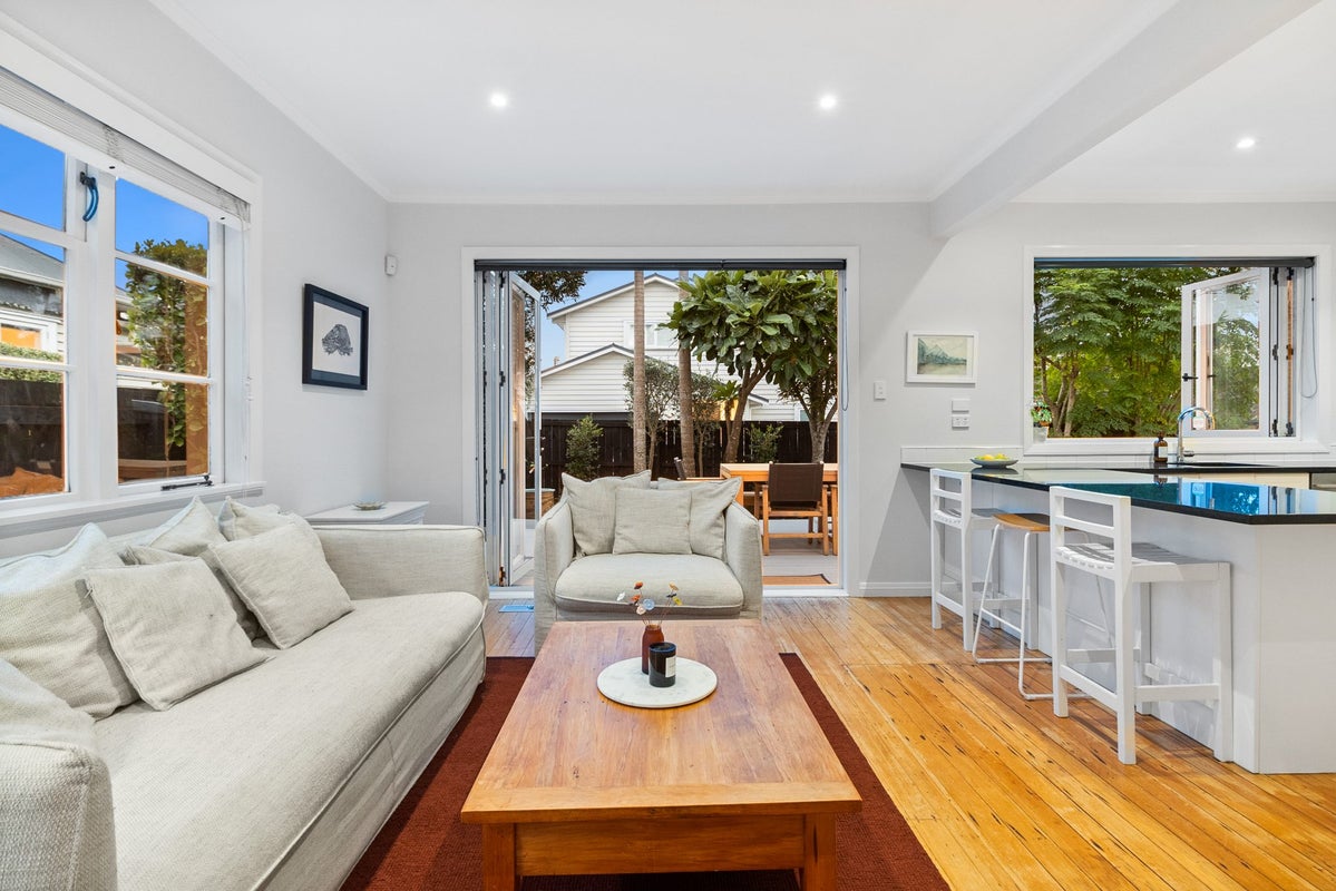 15 Alberta Street, Point Chevalier, Auckland - Carousel 2