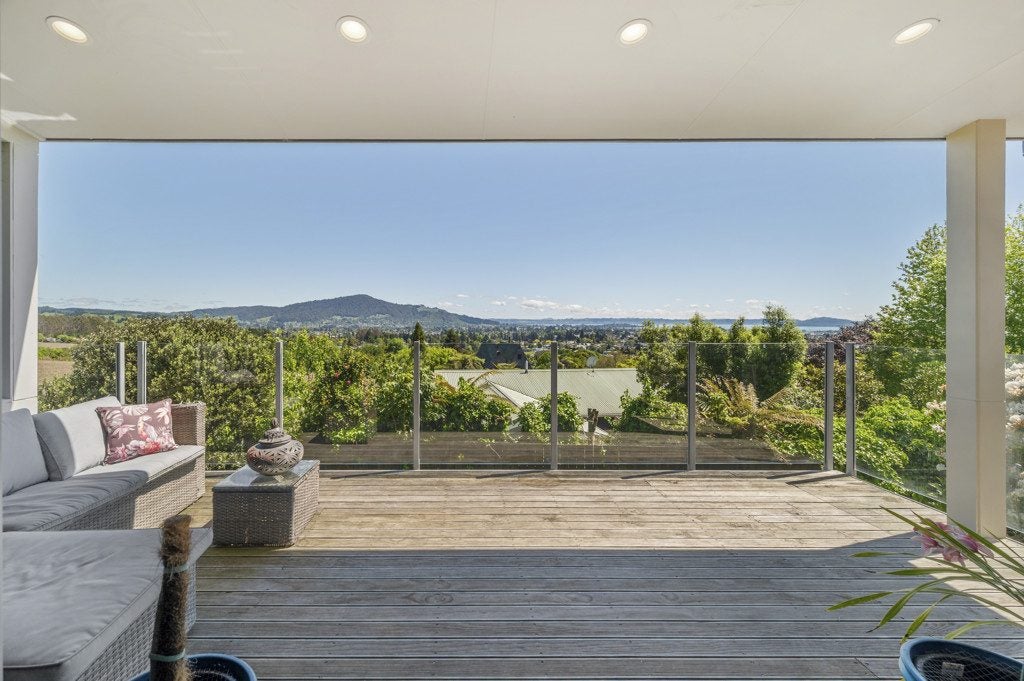 18 Exeter Place, Tihiotonga, Rotorua - Carousel 1