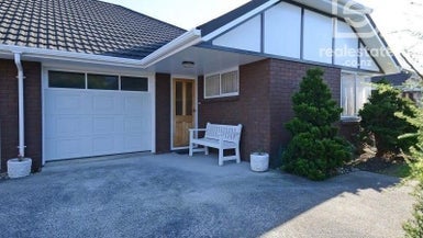 8B Comeskey Grove, Elderslea, Upper Hutt - Carousel 1