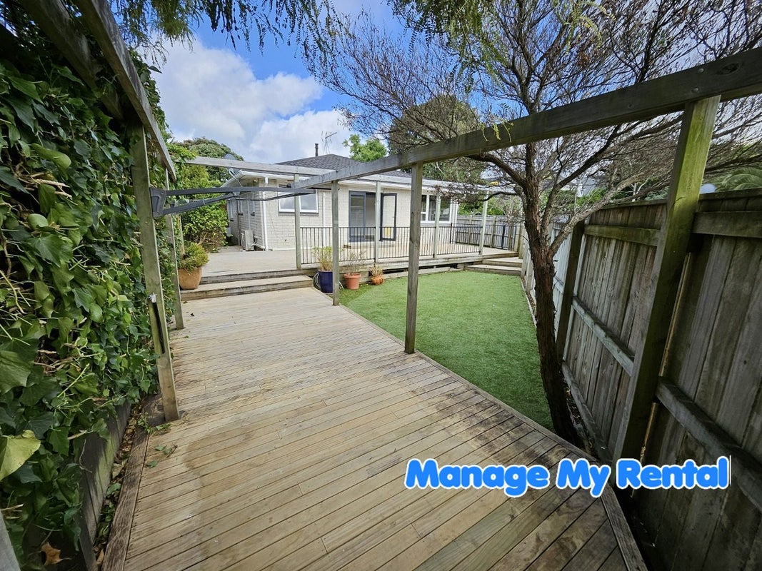 28 Bloomfield Terrace, Hutt Central, Lower Hutt - Carousel 1