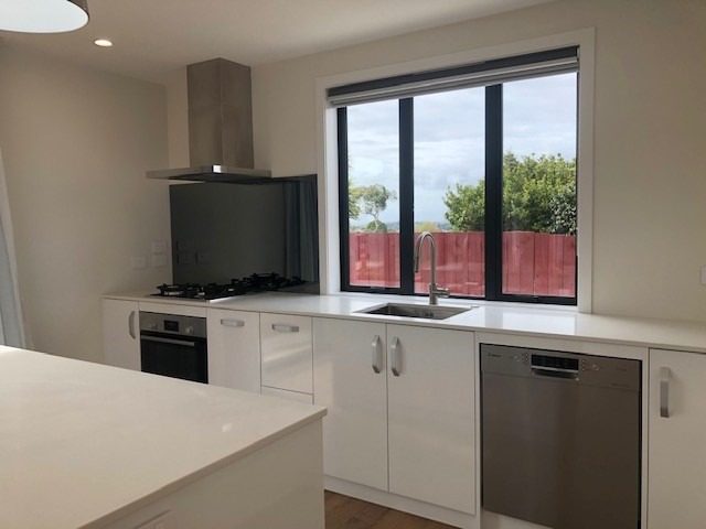31A Knightsbridge Drive, Forrest Hill, Auckland - Carousel 2