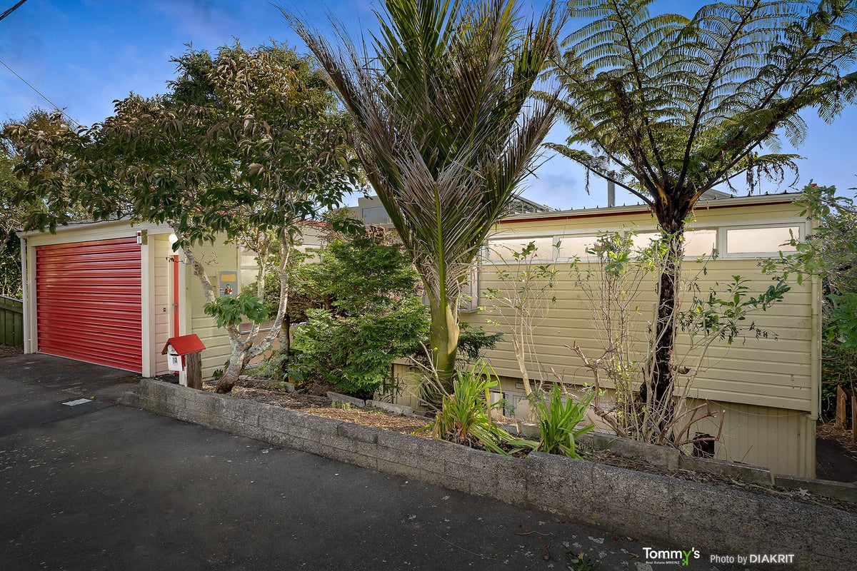 12 Versailles Street, Karori, Wellington - Carousel 1
