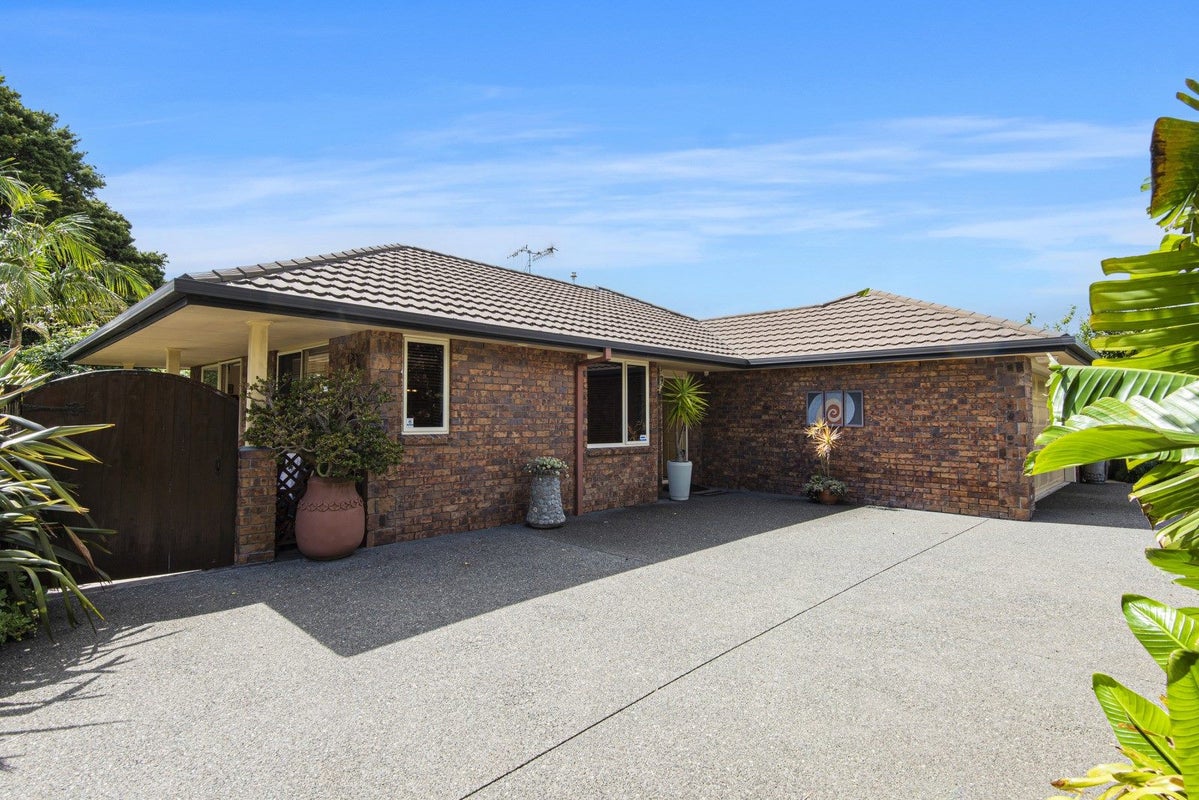 5 Conifer Grove, Kamo, Whangarei - Carousel 21