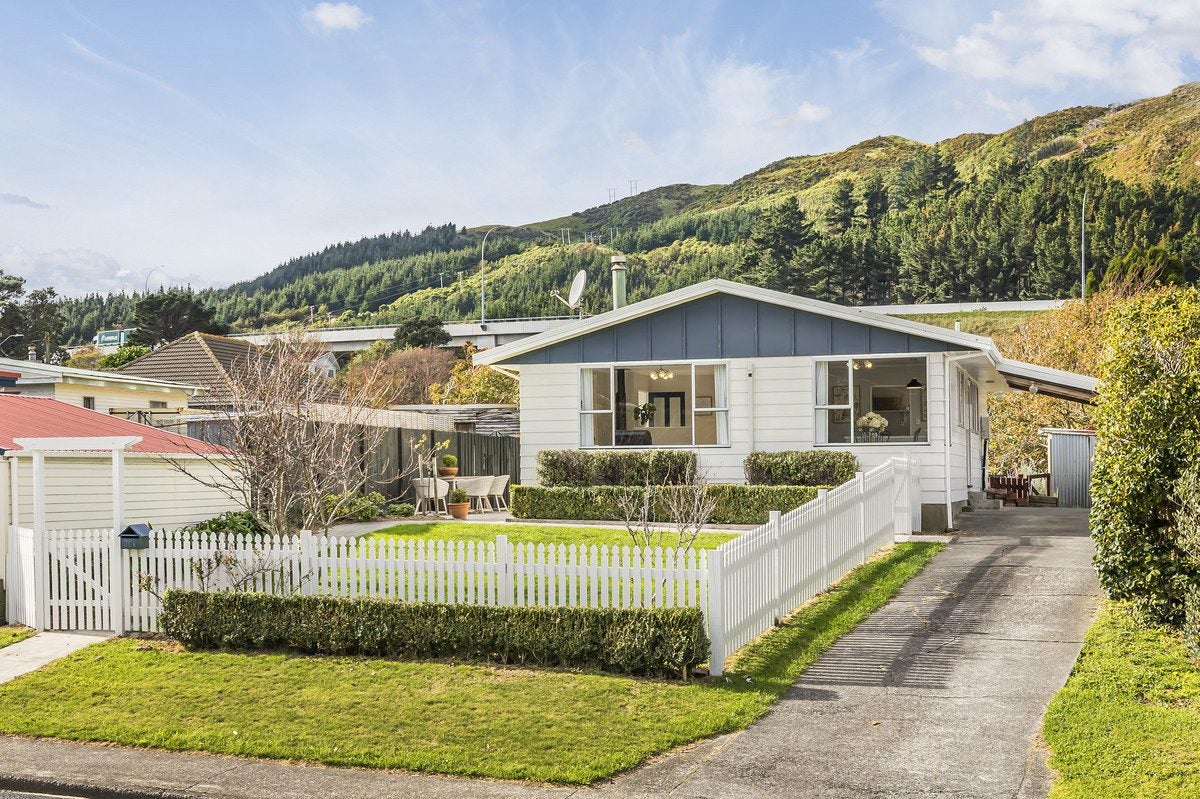 30A Coates Street, Tawa, Wellington - Carousel 2