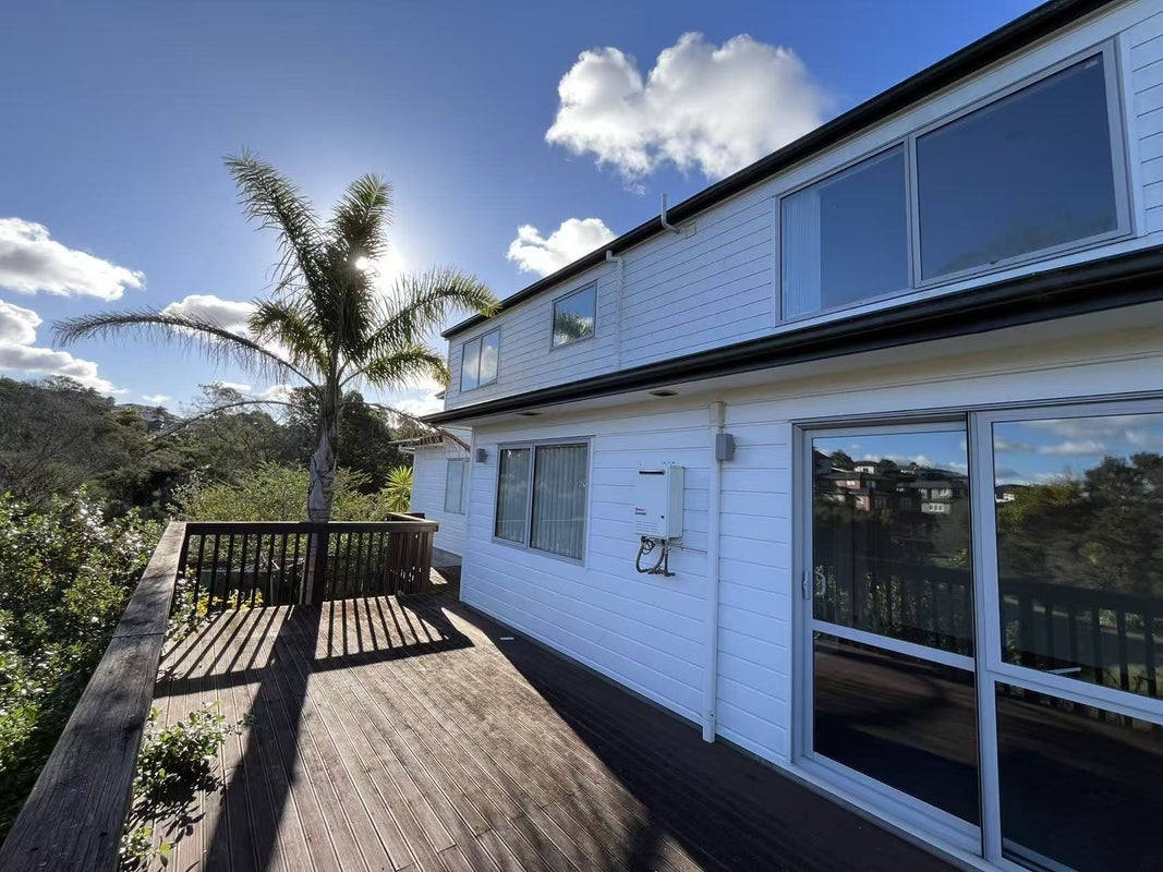 16 Lakeridge Close, Northcross, Auckland - Carousel 24