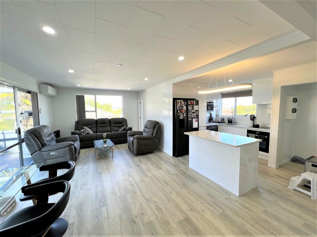 35 Leaver Place, Weymouth, Auckland - Carousel 2