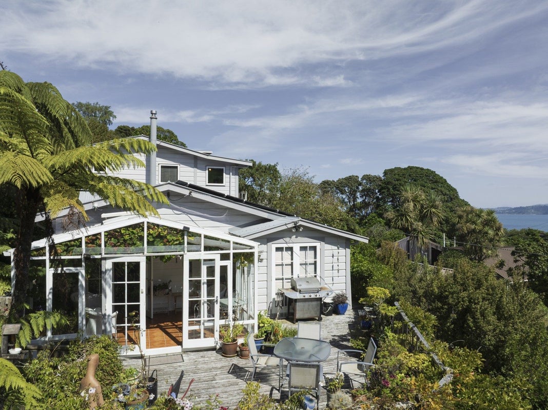 18 Ngaumatau Road, Point Howard, Eastbourne, Lower Hutt, Wellington - Carousel 1