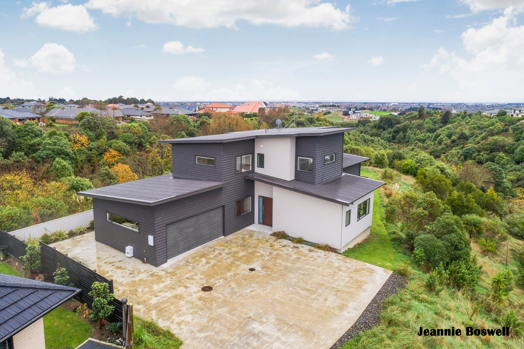 26 Silkwood Place, Fitzherbert, Palmerston North - Carousel 1