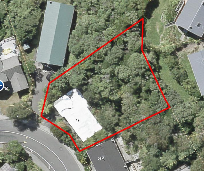19 Woodhouse Avenue, Karori, Wellington - Carousel 1