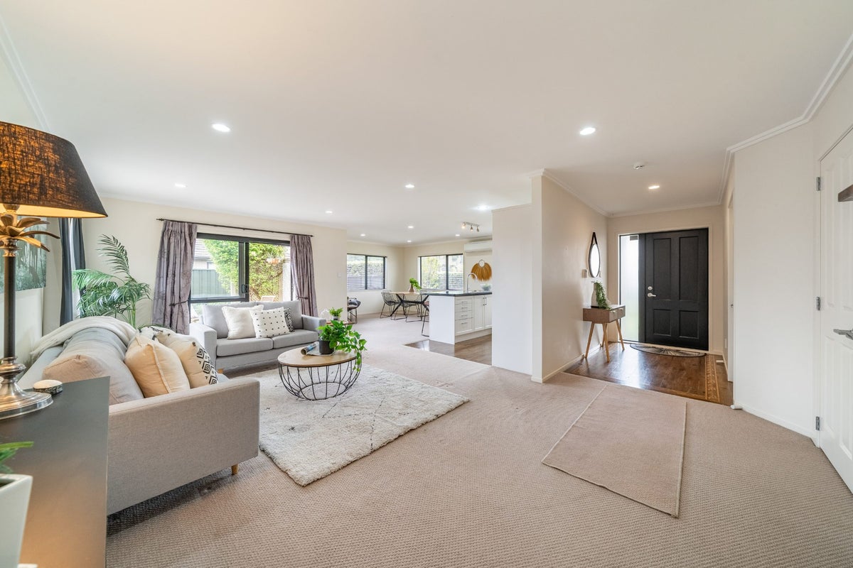 48 Sunstone Crescent, Brown Owl, Upper Hutt - Carousel 2