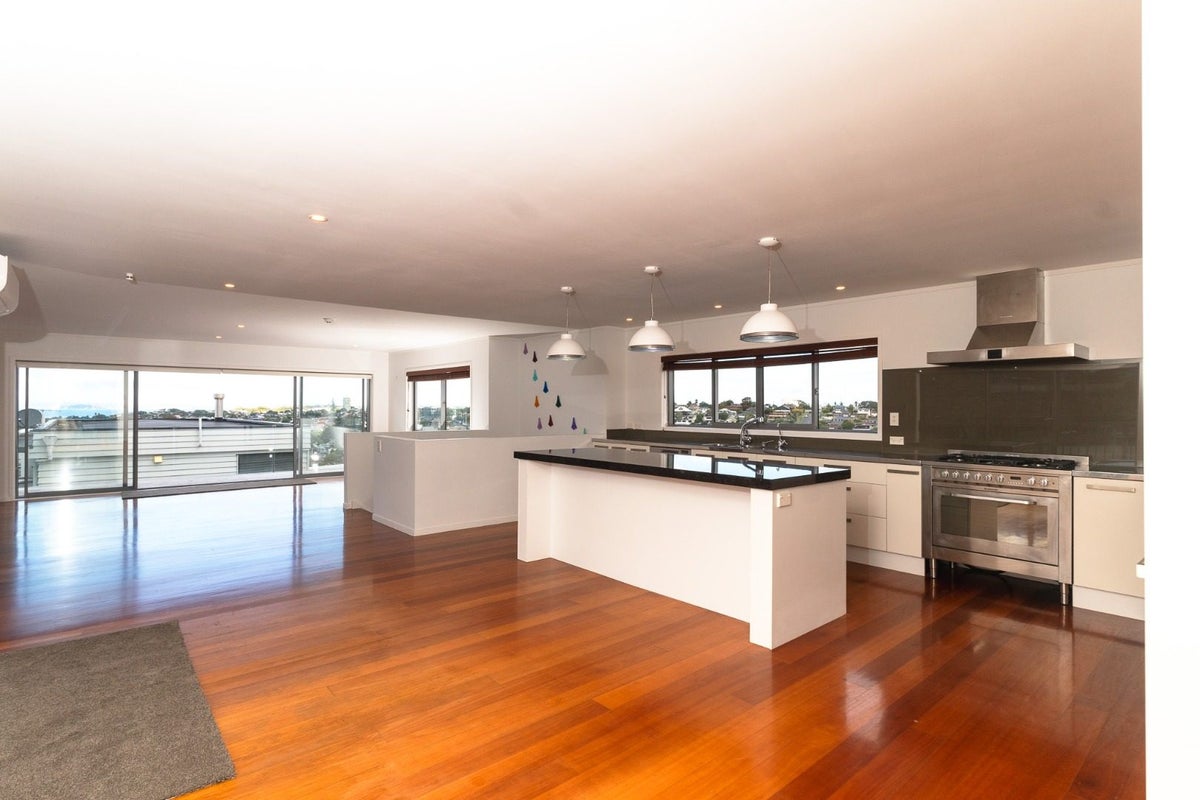 1 Seaview Road, Glenfield, Auckland - Carousel 2