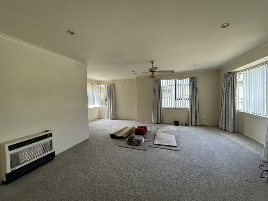 32 John Webb Drive, Glenview, Hamilton - Carousel 2
