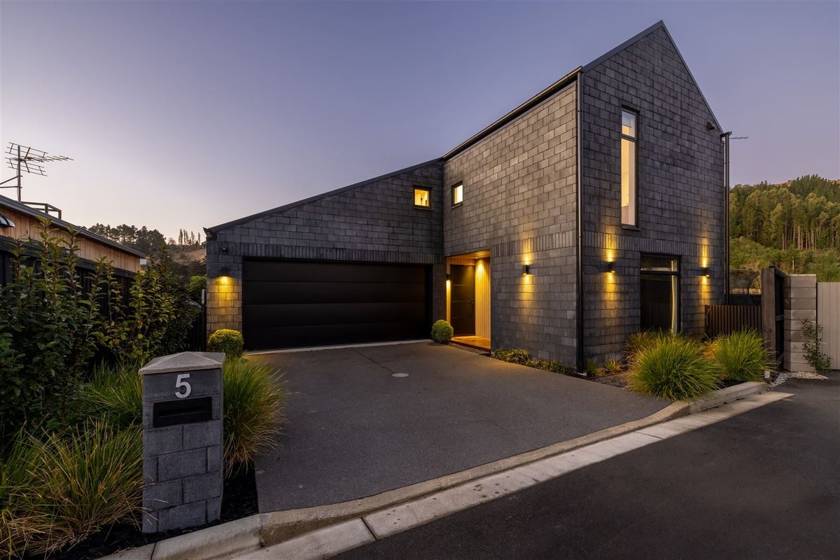5 Betty Roberts Lane, Cracroft, Christchurch - Carousel 1