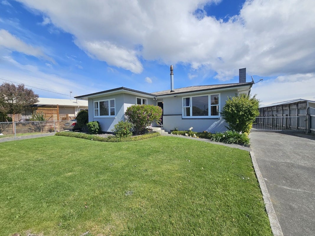 11 Hitchings Avenue, Onekawa, Napier - Carousel 1