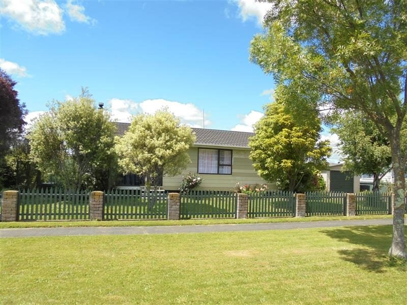 10 Chatsworth Place, Highbury, Palmerston North - Carousel 1