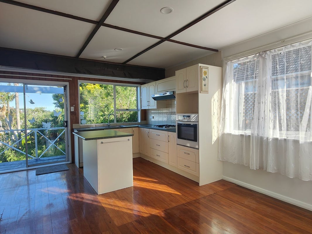 8 Revel Avenue, Mount Roskill, Auckland - Carousel 1