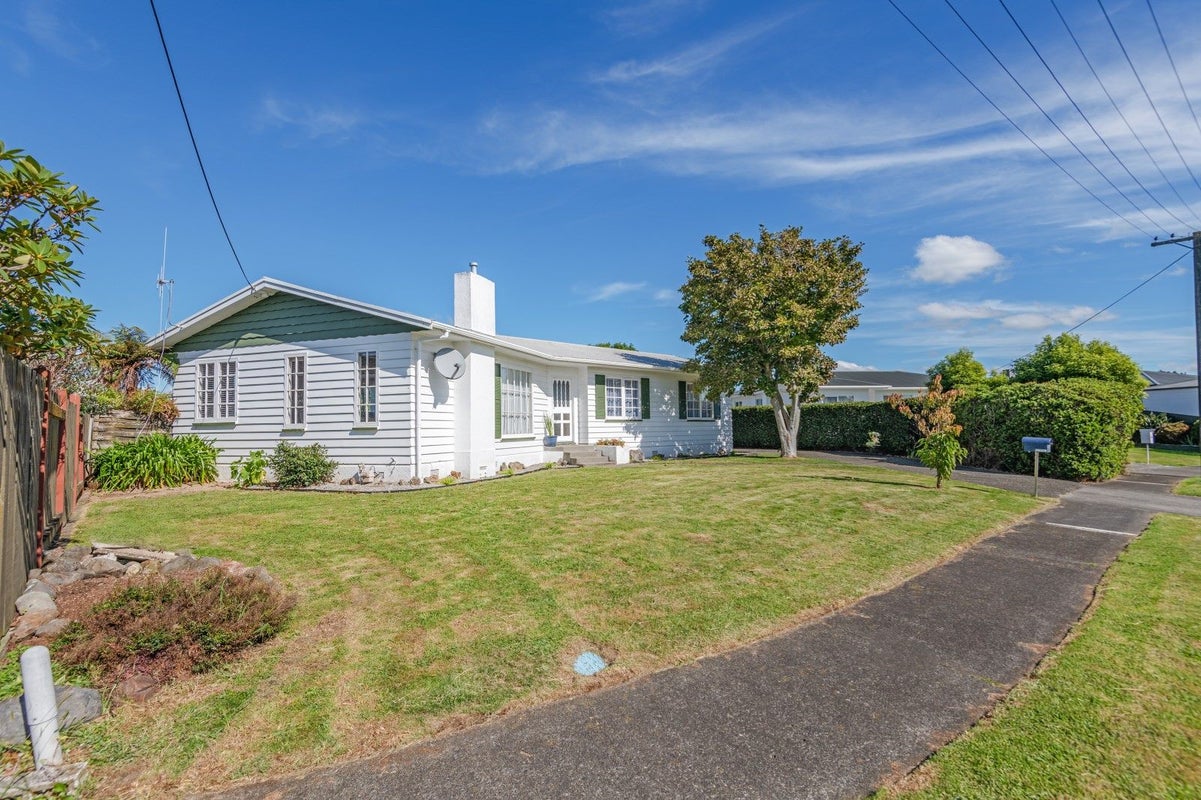16 Hurley Place, Awapuni, Palmerston North - Carousel 1