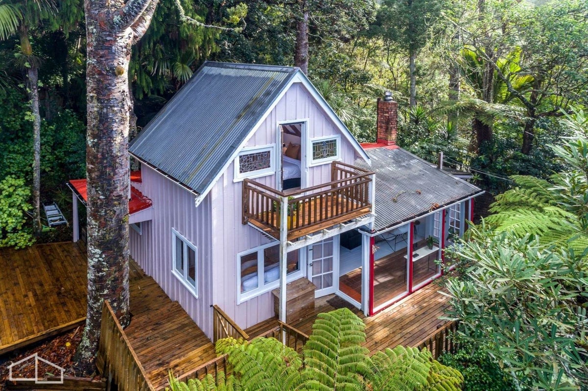 26 Mahoe Road, Titirangi, Auckland - Carousel 1