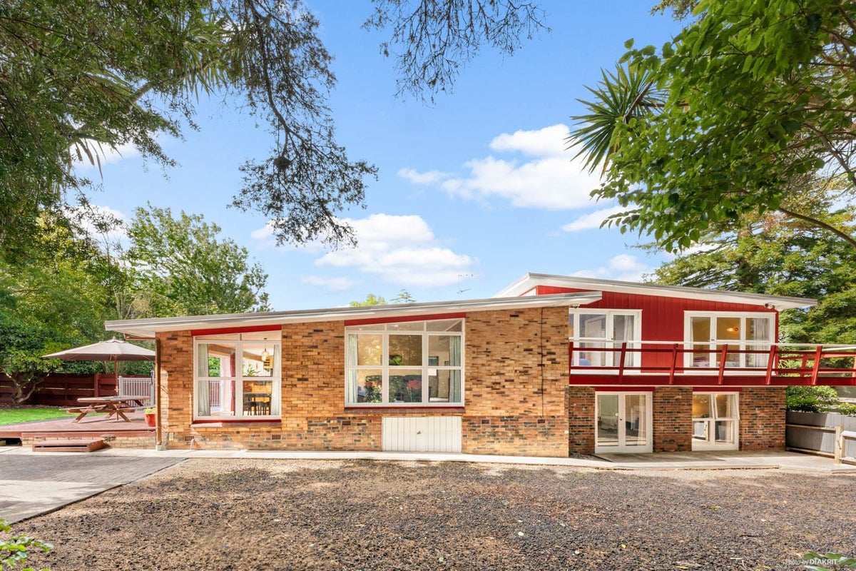 9 Earls Court, Hillpark, Auckland - Carousel 1