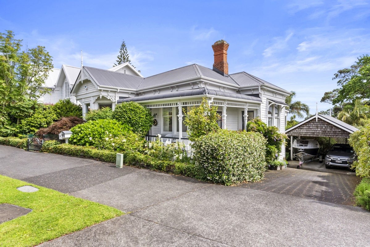 81 Marine Parade, Herne Bay, Auckland - Carousel 1