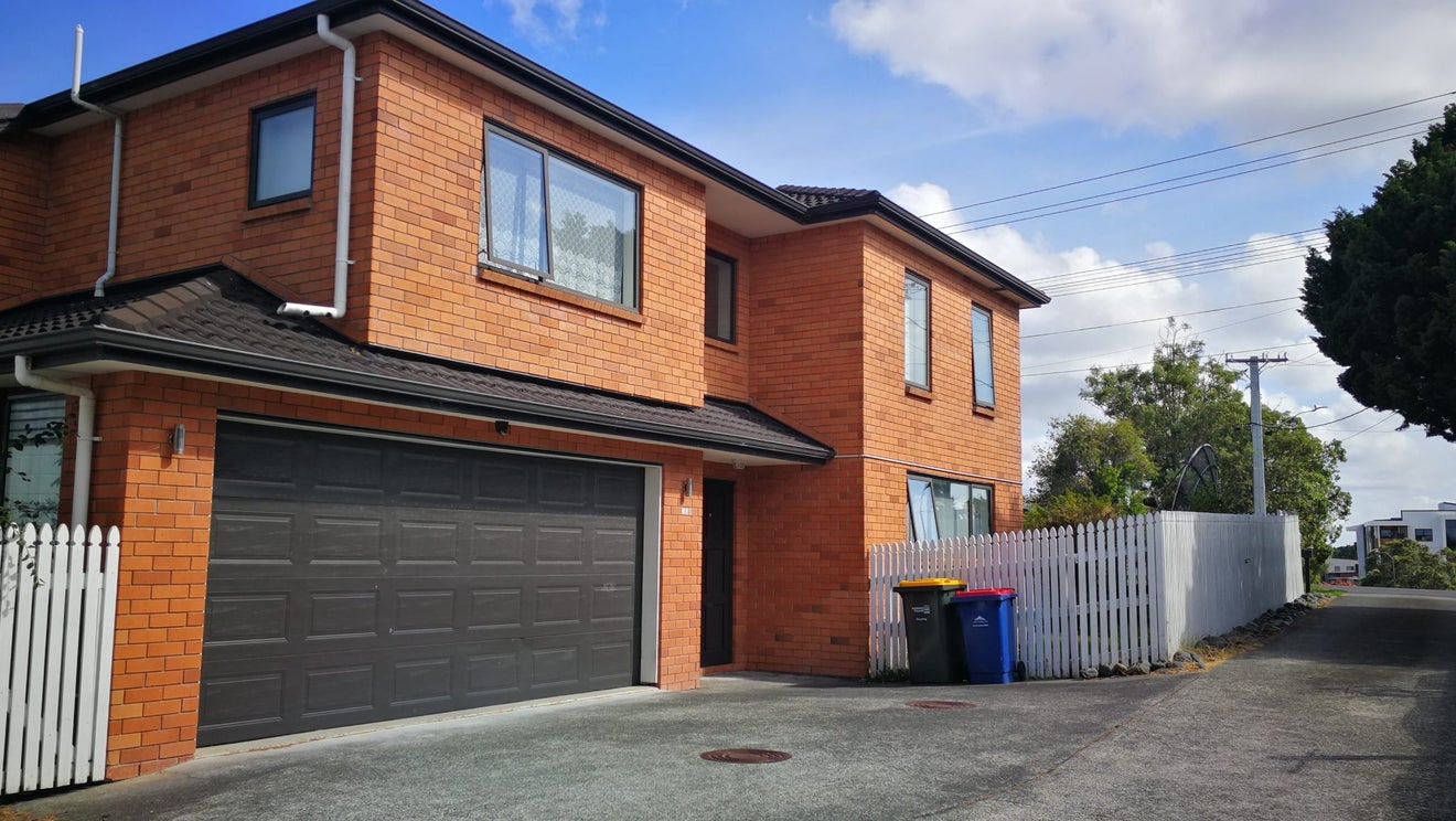 26A Raleigh Road, Northcote, Auckland - Carousel 1