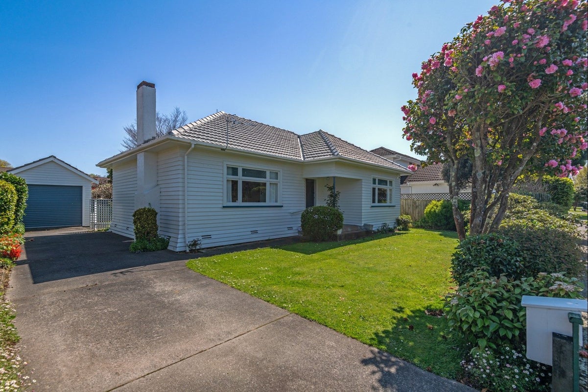 8 Moana Street, Hokowhitu, Palmerston North - Carousel 1