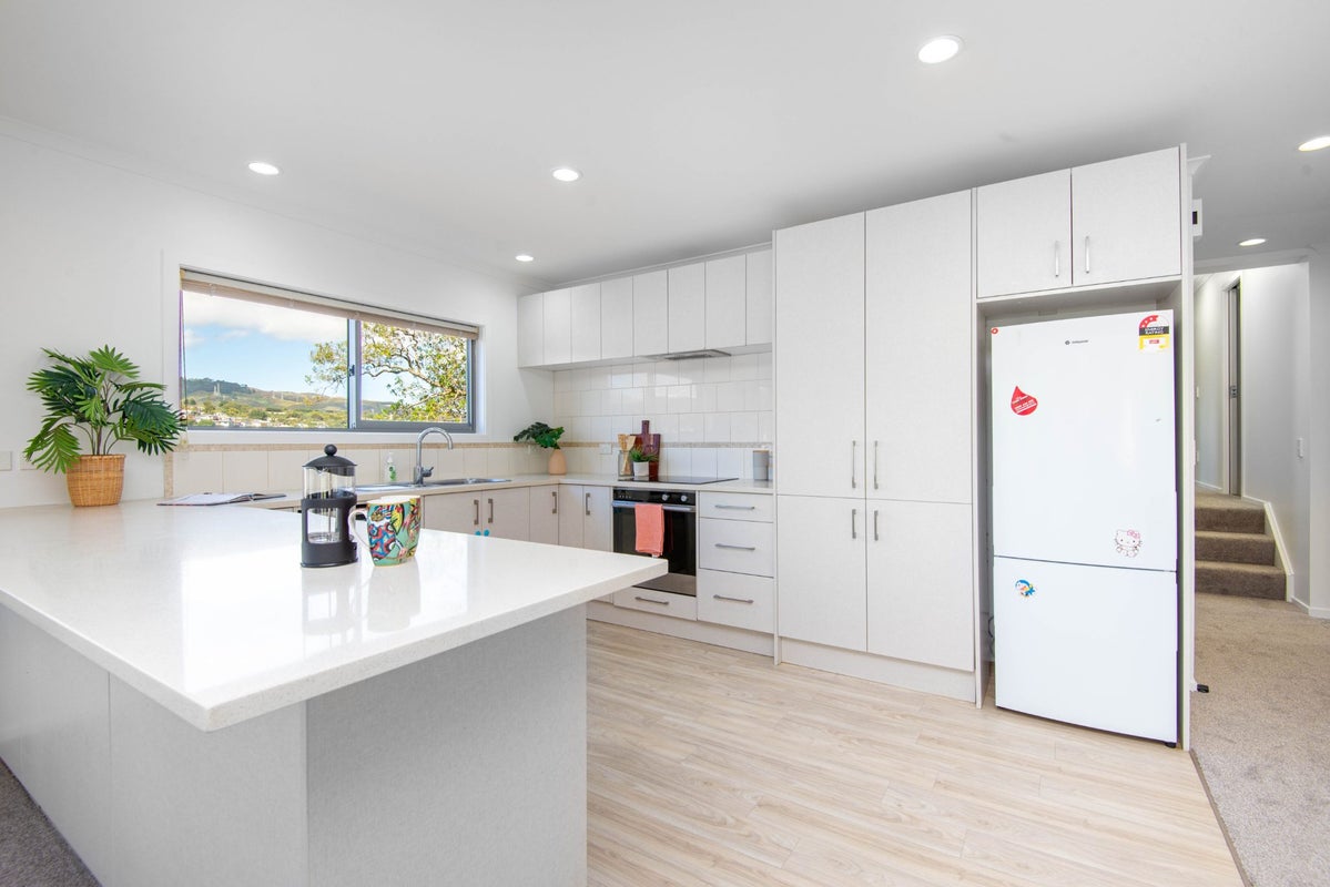 5 Hampton Hill Road, Tawa, Wellington - Carousel 2