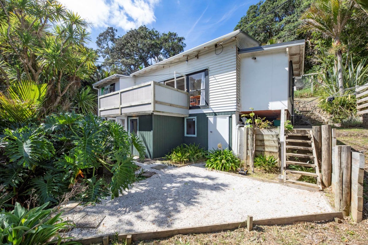 15 Glenesk Road, New Lynn - Carousel 1