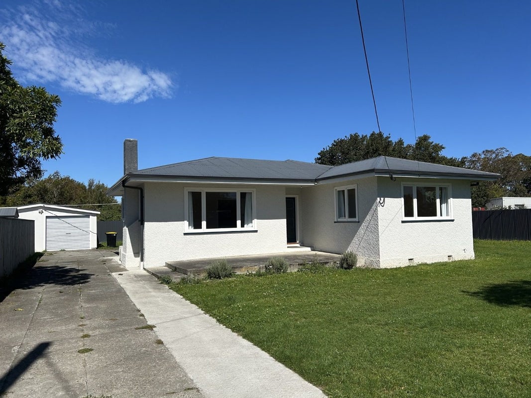 213 West Street, Greytown - Carousel 1