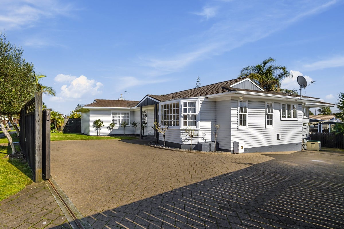 45 Minaret Drive, Bucklands Beach, Auckland - Carousel 1