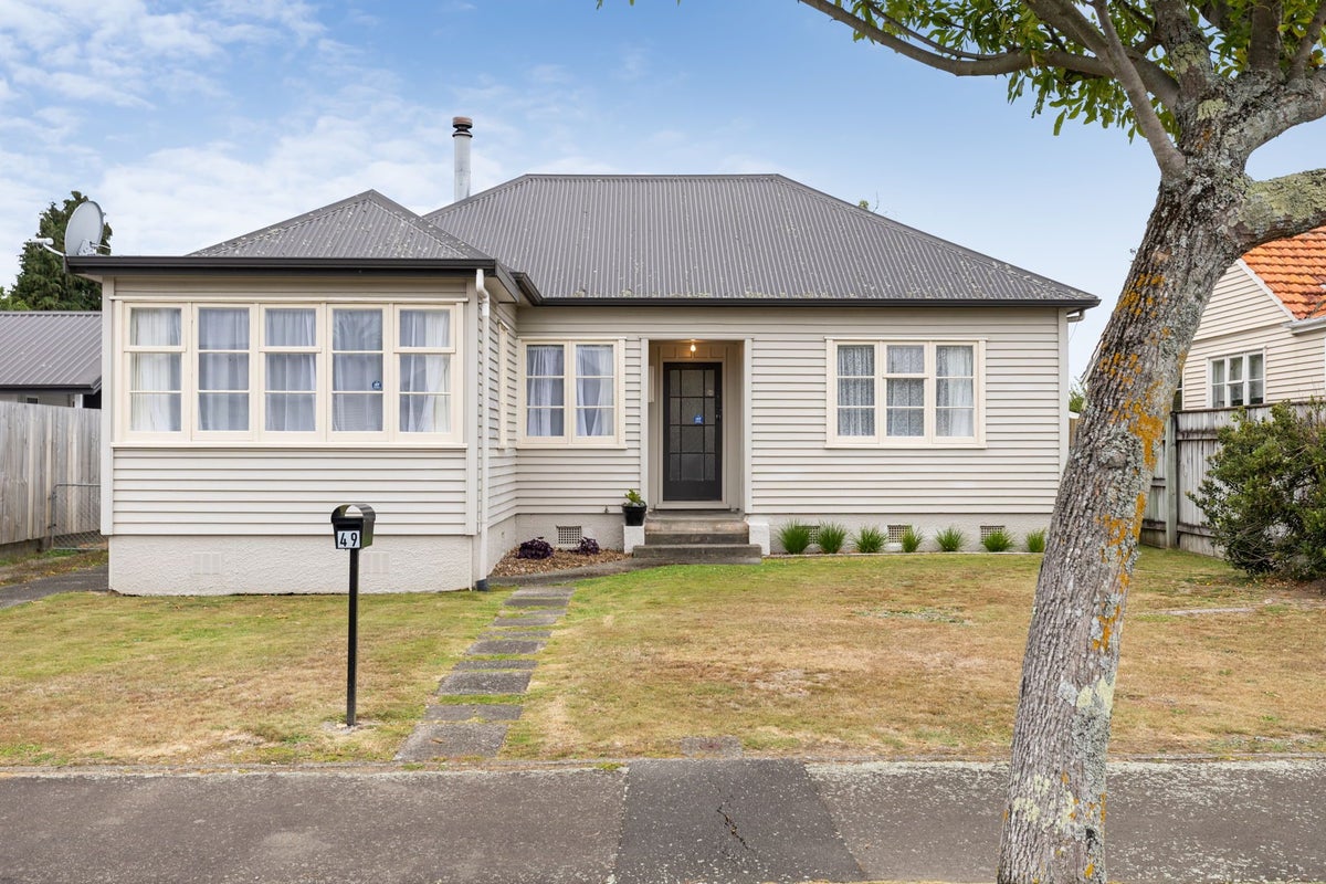 49 Ihle Street, Terrace End, Palmerston North - Carousel 1