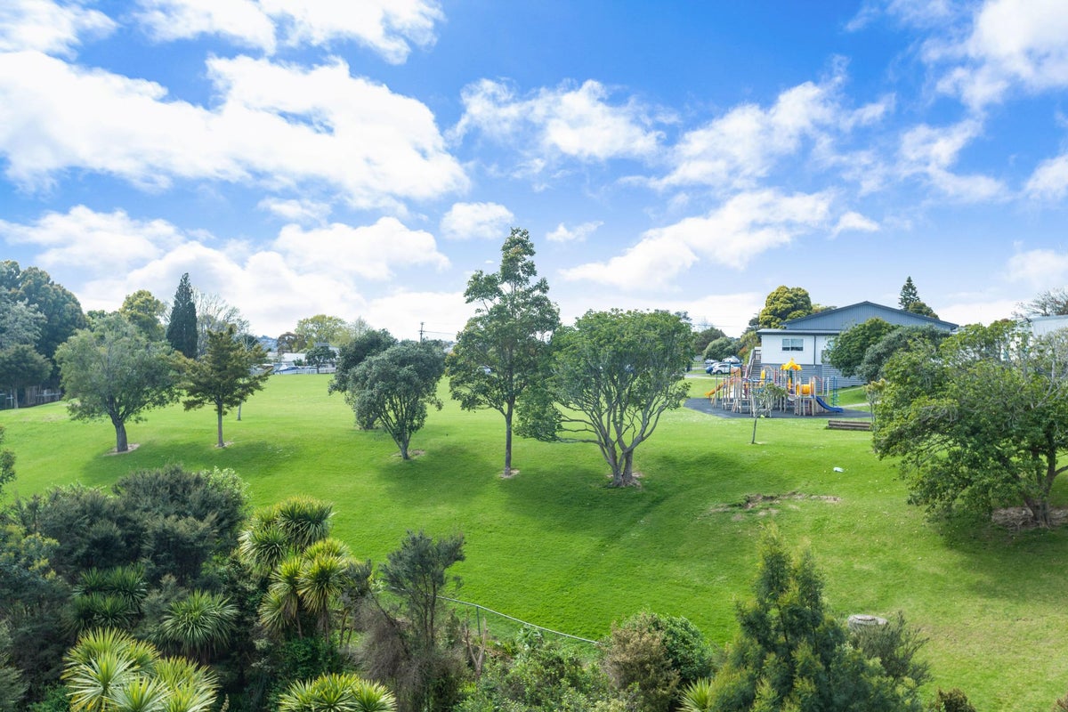 9 Mokopiko Court, Beach Haven, Auckland - Carousel 16