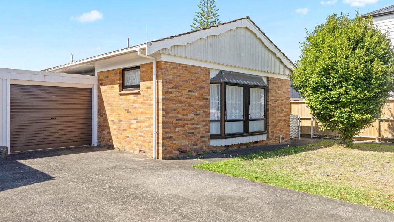 1/5 Norfolk Place, Papatoetoe, Auckland - Carousel 1