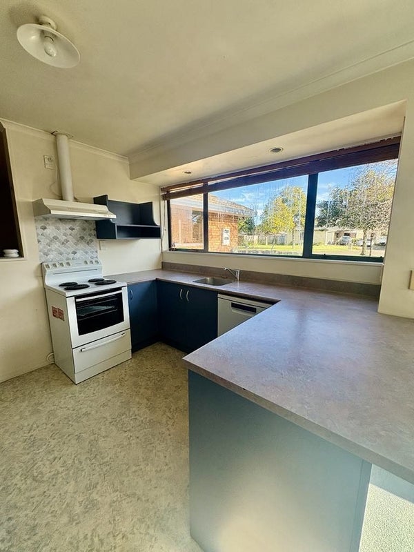 30 Bouverie Crescent, Flagstaff, Hamilton - Carousel 2