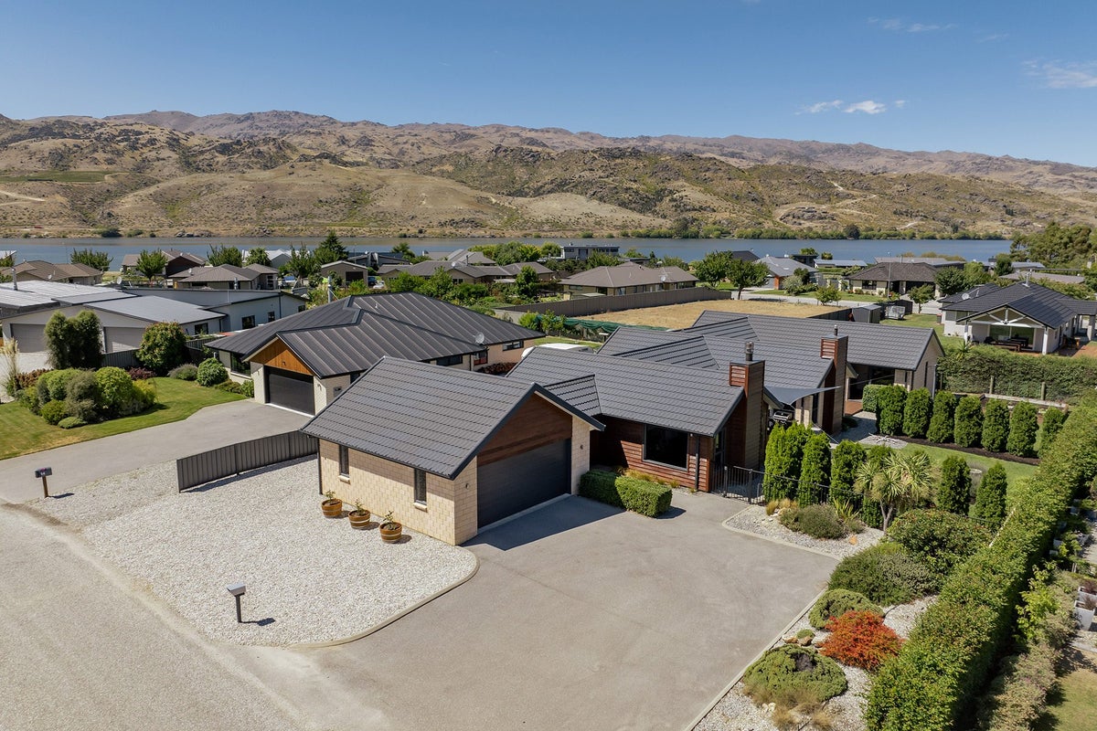 12 Ethereal Crescent, Mount Pisa, Cromwell - Carousel 1