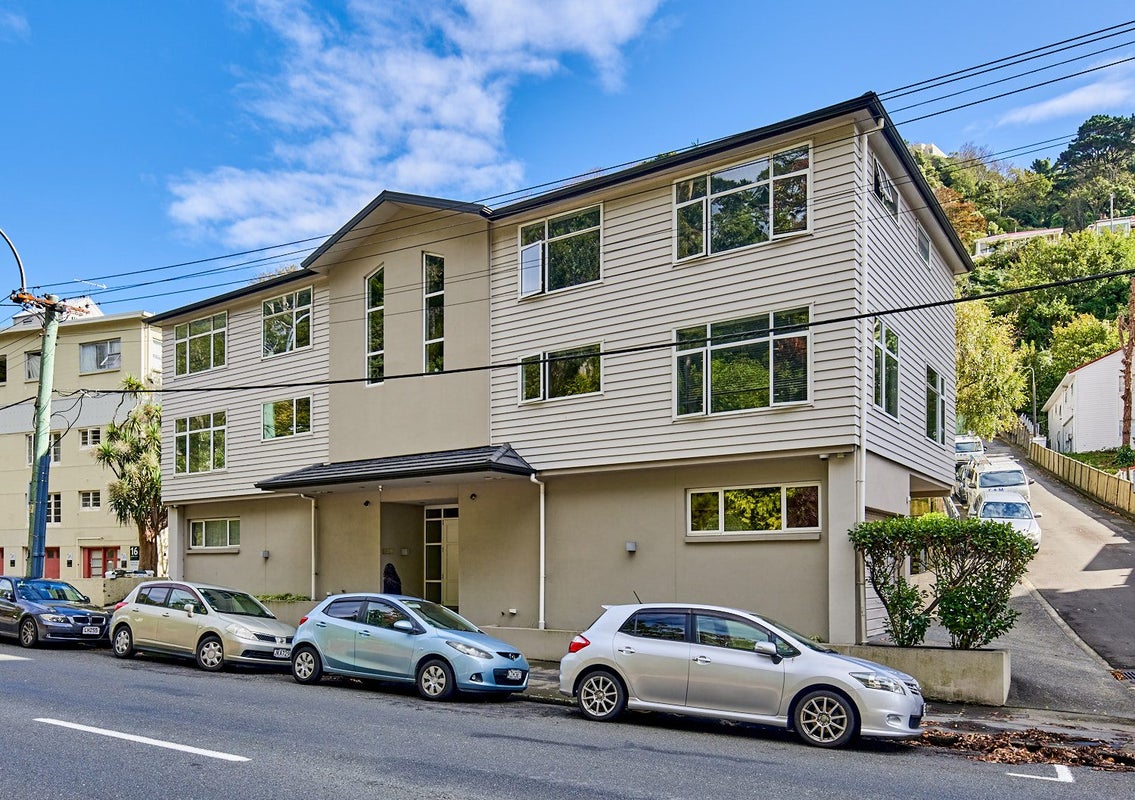 12 Glenmore Street, Thorndon, Wellington - Carousel 1