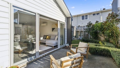 28B Mexted Terrace, Tawa, Wellington - Carousel 1
