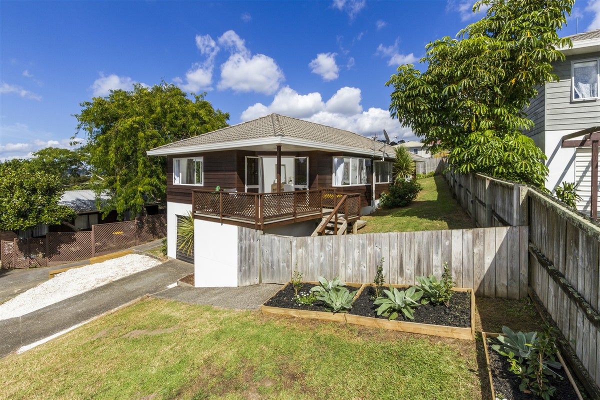 2/13 Valecrest Place, Bayview, North Shore City - Carousel 2