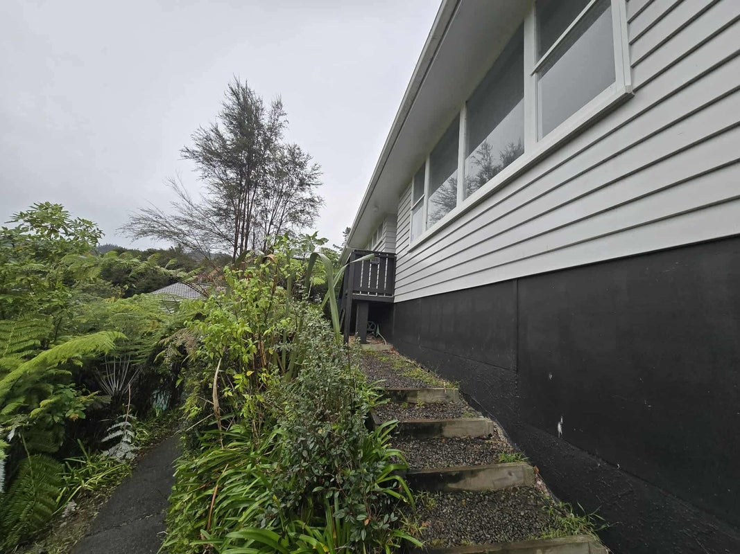 6 Wyndham Road, Pinehaven, Upper Hutt - Carousel 1